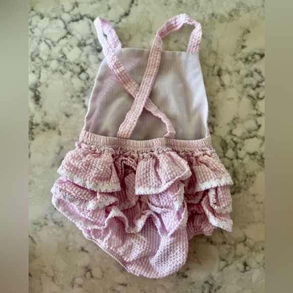 Ruffle butt seersucker bubble romper 6-9 - Picture 2 of 2